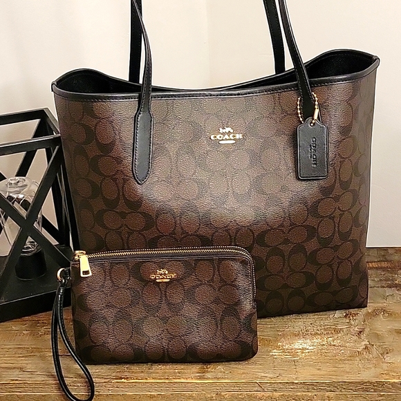 Coach Handbags - Coach City Tote In Signature Canvas With Matching Wallet